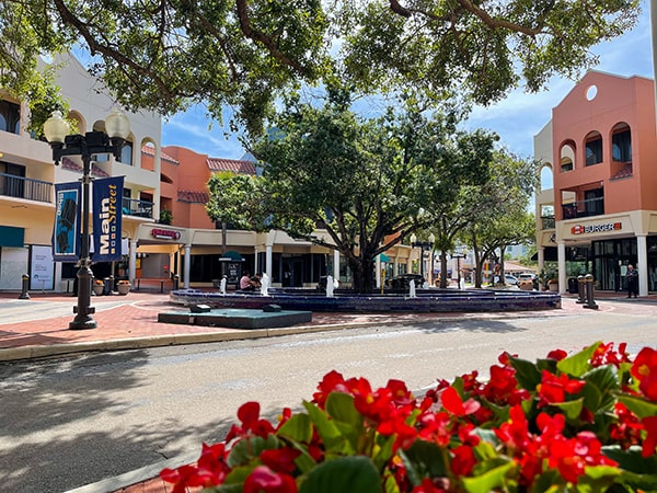 outdoor mall in miami lakes